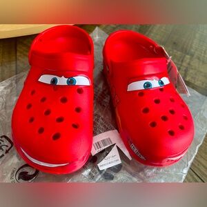 Lightning Mcqueen Crocs Classic Clog Light up
Crocs. Junior 3 or 21.5 footbed